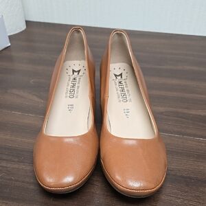 Mephisto Size 9 Hazelnut Brity Leather Pumps